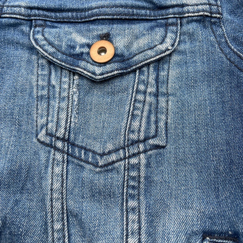 Forever 21 Denim Jacket. Size S - Picture 4 of 11
